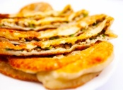 Лепешки яйцо с луком