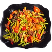 Побеги чеснока с говядиной